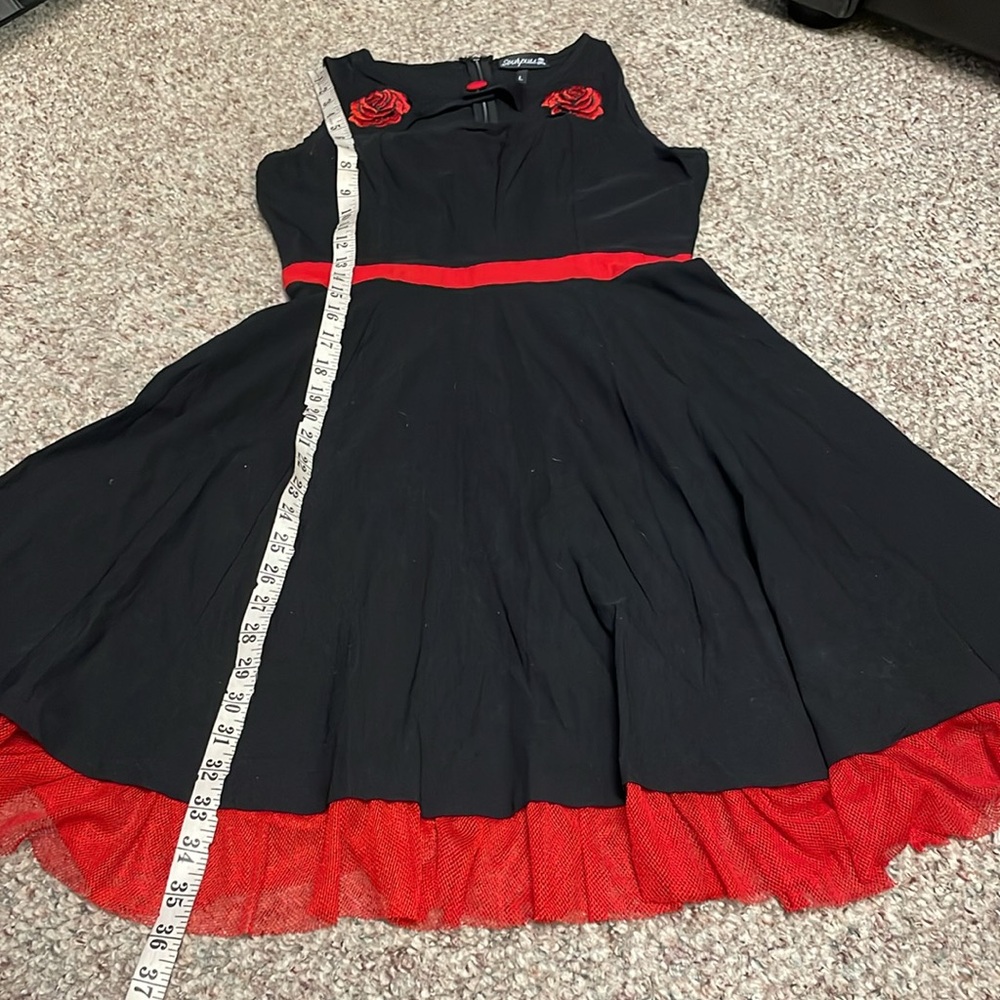 Sourpuss retro look Black and Red full skirt peep bust dress - Picture 6 of 8